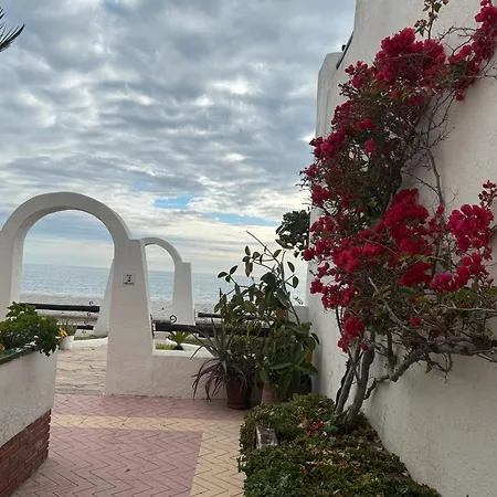 Sea Breeze Apartment *