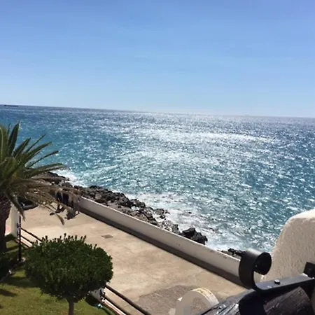 Sea Breeze Apartment *